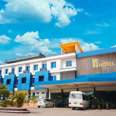 Os Hotel Tanjung Uncang Sagulung Exteriör bild