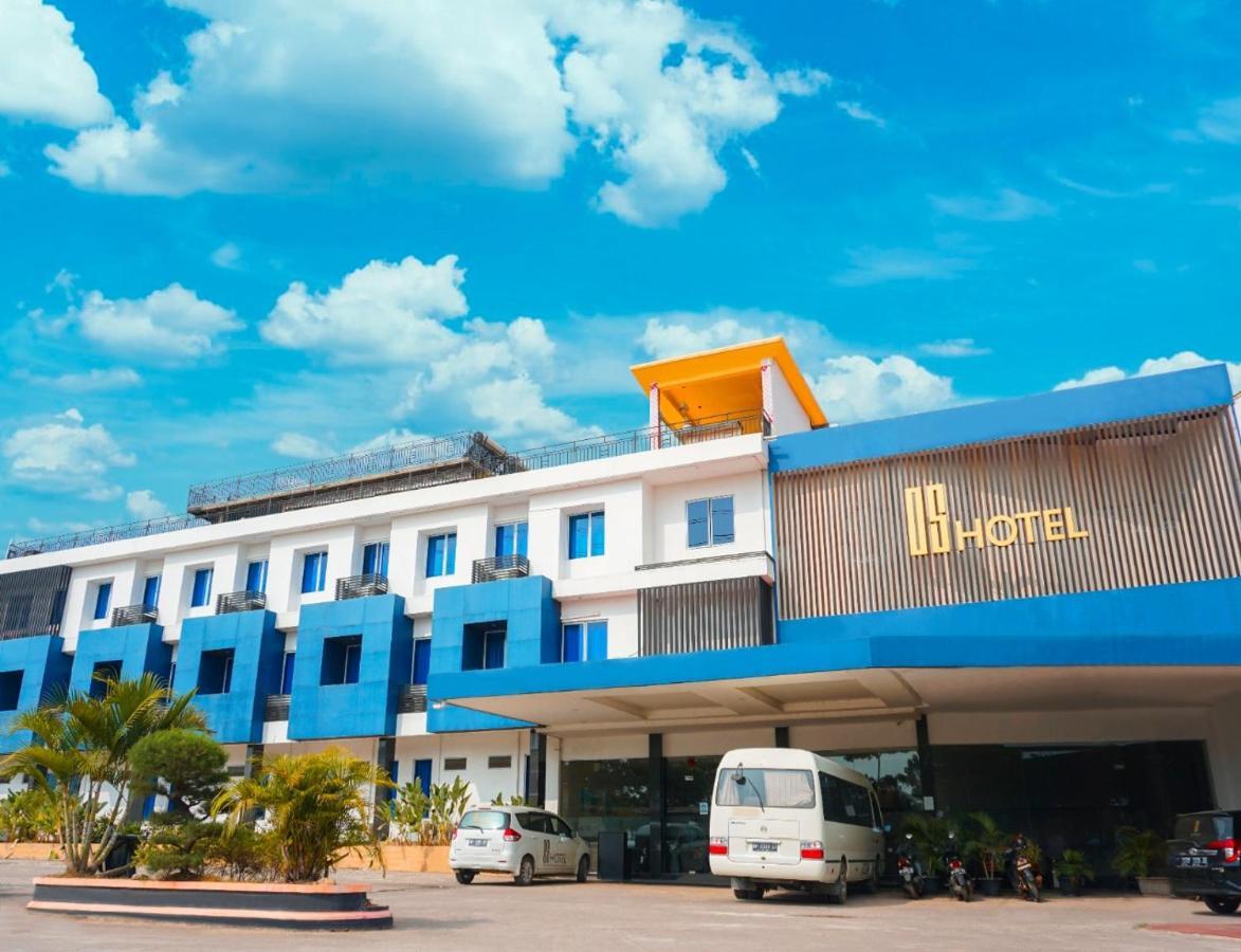 Os Hotel Tanjung Uncang Sagulung Exteriör bild