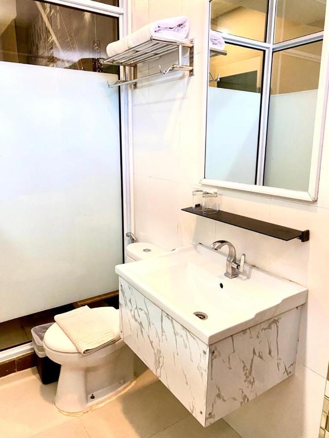 Os Hotel Tanjung Uncang Sagulung Exteriör bild