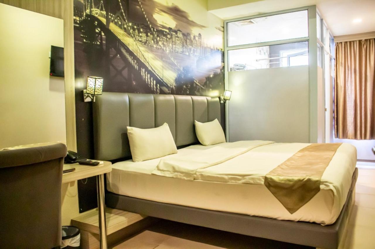 Os Hotel Tanjung Uncang Sagulung Exteriör bild